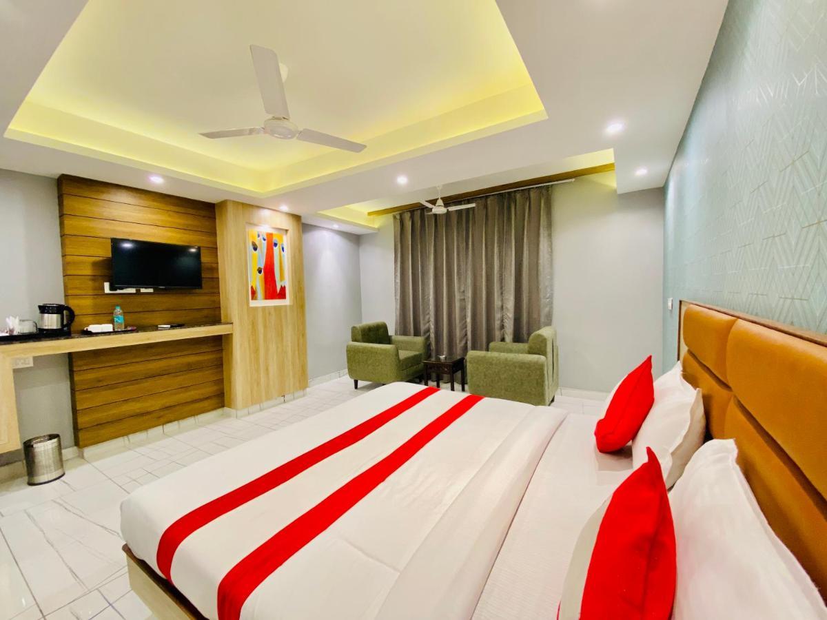 The Eleganza Hotel Jhājra Eksteriør billede