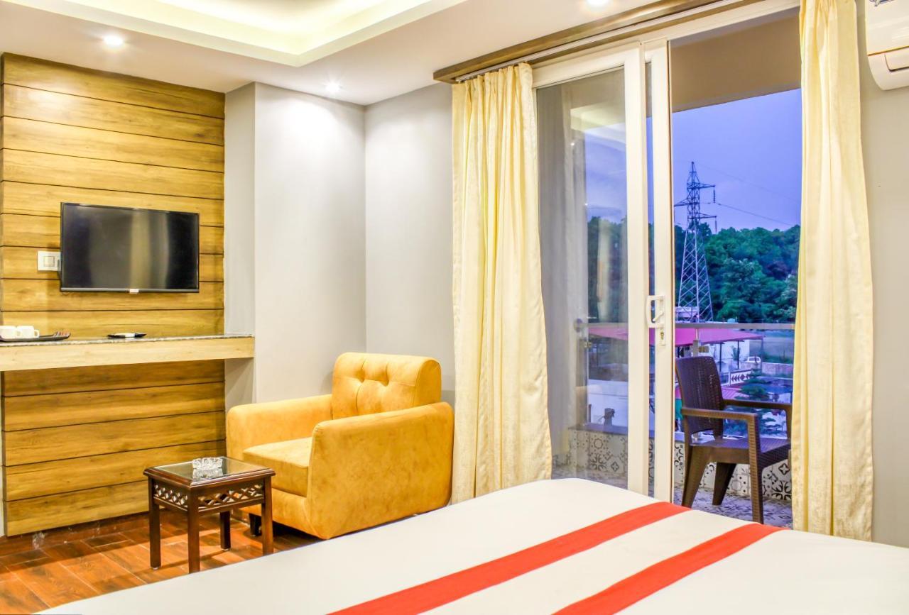 The Eleganza Hotel Jhājra Eksteriør billede