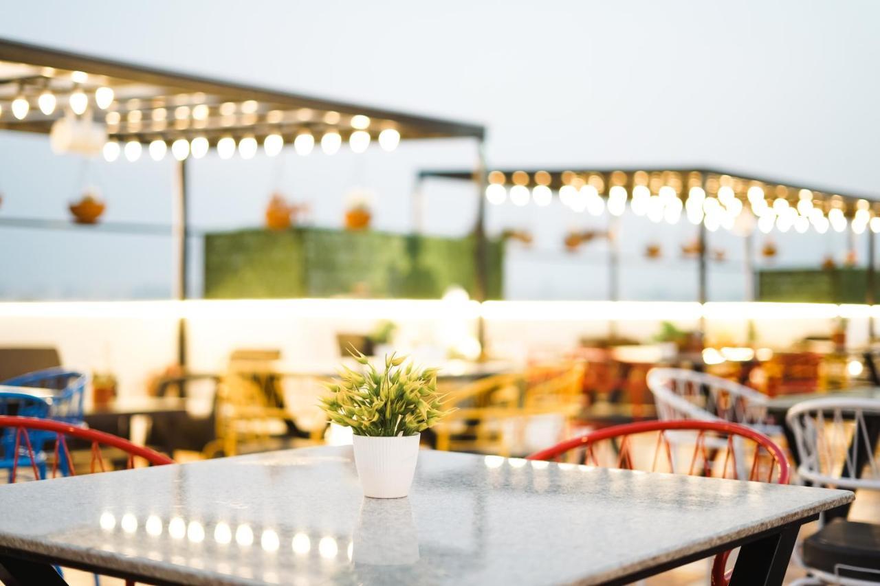 The Eleganza Hotel Jhājra Eksteriør billede
